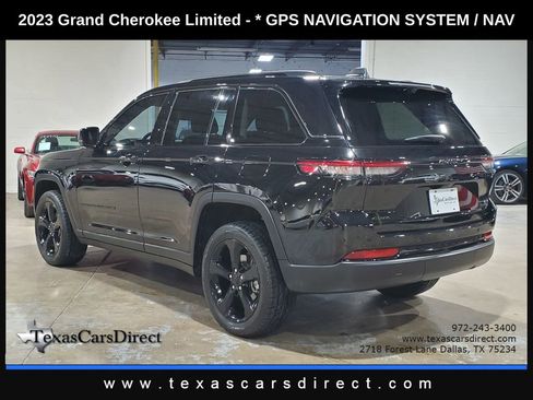 Used 2023 Jeep Grand Cherokee Limited w/ Luxury Tech Group II image 12