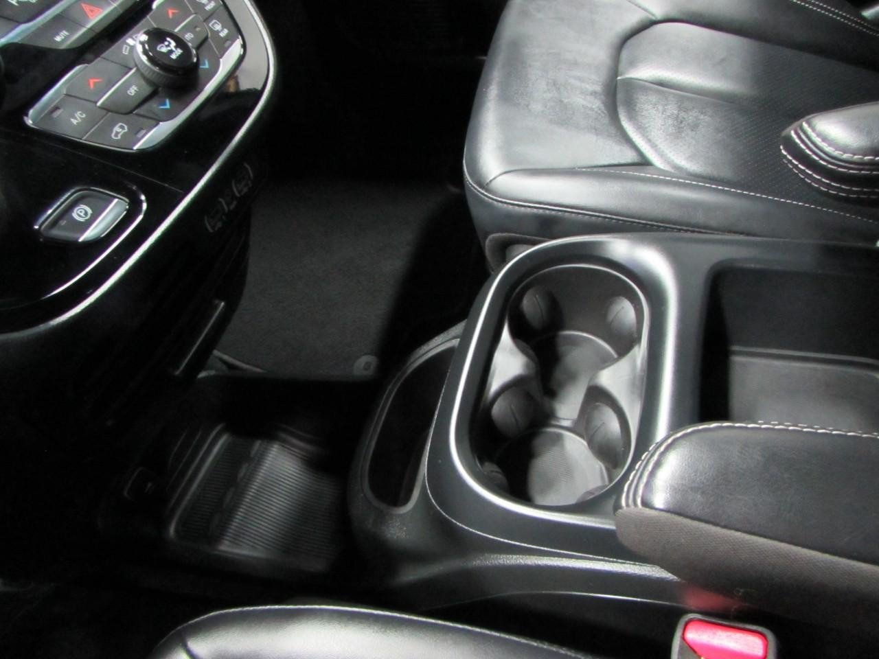 Used 2025 Chrysler Pacifica Select FWD image 31