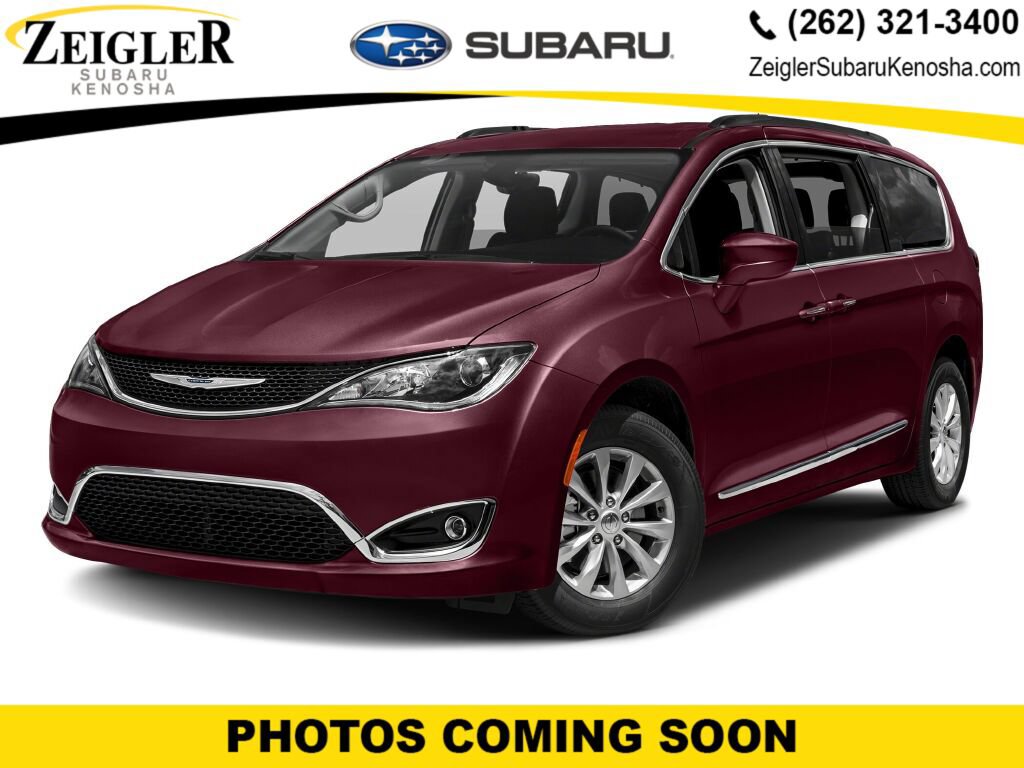 Used 2017 Chrysler Pacifica Limited w/ UConnect Theater Package FWD image 1