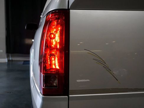 Used 2004 Cadillac Escalade EXT AWD/4WD image 81