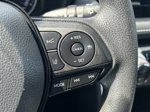 Used 2022 Toyota RAV4 XLE AWD/4WD image 23