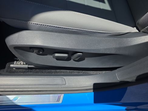 Certified 2024 Volkswagen Taos SE FWD image 14