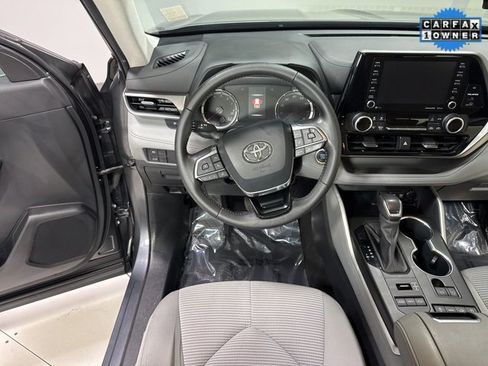 Used 2020 Toyota Highlander LE image 14