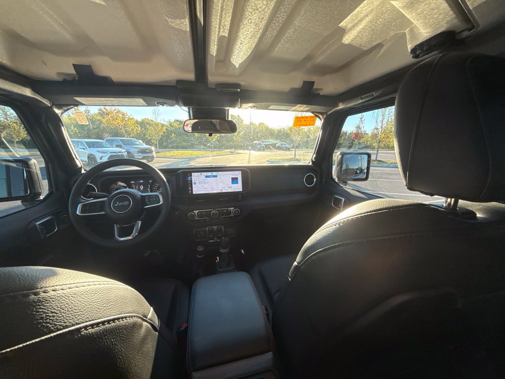 Used 2024 Jeep Wrangler Unlimited Sahara w/ Safety Group AWD/4WD image 17