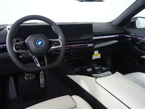 New 2026 BMW i5 eDrive40 w/ M Sport Package image 18