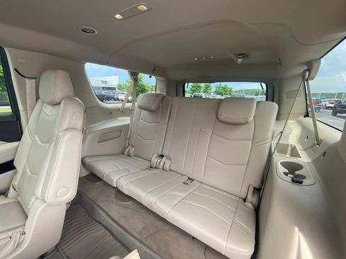 Used 2018 Cadillac Escalade ESV Luxury AWD/4WD image 27