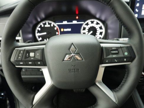 New 2026 Mitsubishi Outlander FWD image 8