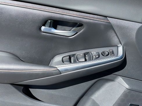 Certified 2022 Nissan Sentra SR w/ SR Premium Package FWD image 11
