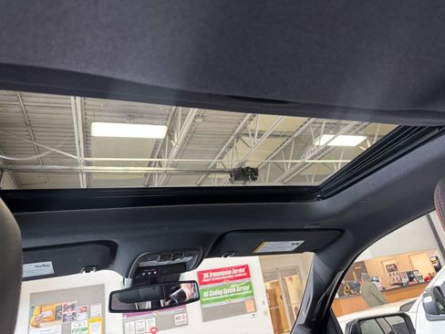 Used 2024 GMC Canyon AT4 w/ AT4 Premium Package image 15