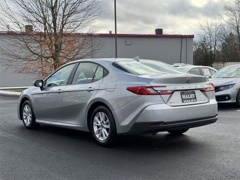 Used 2025 Toyota Camry LE image 23