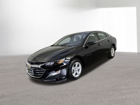 Used 2025 Chevrolet Malibu LS image 1