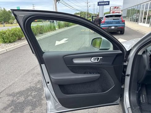 Certified 2025 Volvo XC40 B5 Plus AWD/4WD image 19