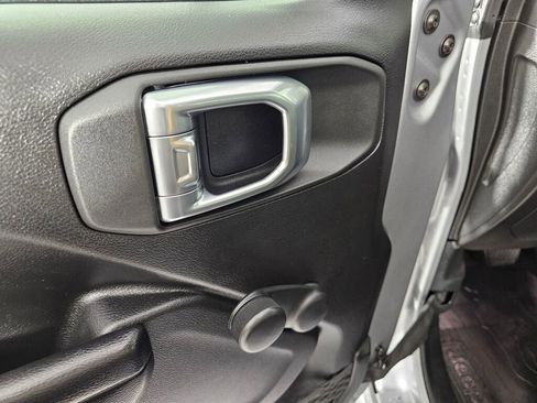 Used 2021 Jeep Wrangler Unlimited Sport image 18