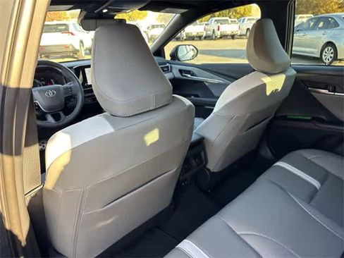 Used 2025 Toyota Camry SE image 13