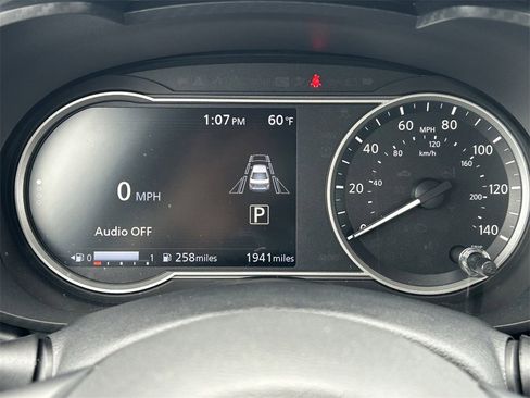 Used 2025 Nissan Versa SR w/ Trunk Package image 27