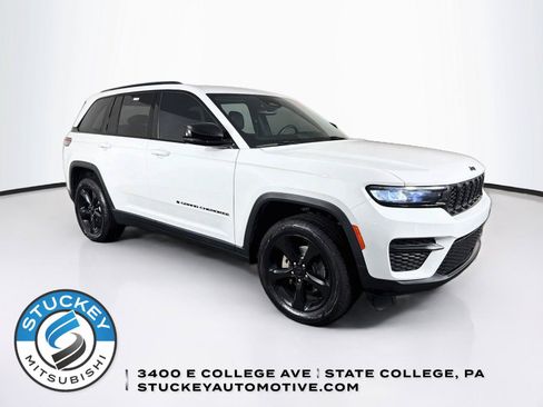 Used 2023 Jeep Grand Cherokee Altitude AWD/4WD image 1