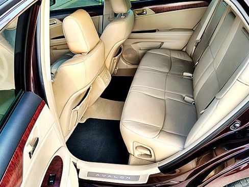 Used 2011 Toyota Avalon FWD image 17