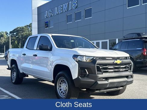 Used 2025 Chevrolet Colorado W/T w/ Advanced Trailering Package RWD image 2