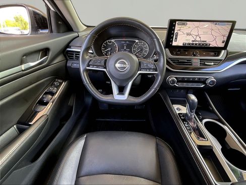 Used 2024 Nissan Altima 2.5 SR w/ SR Premium Package FWD image 8