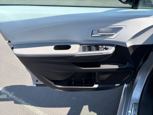 Used 2025 Toyota Sienna XLE FWD image 9