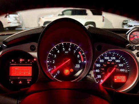 Used 2016 Nissan 370Z Roadster RWD image 30