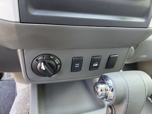 Used 2011 Nissan Frontier SV AWD/4WD image 22