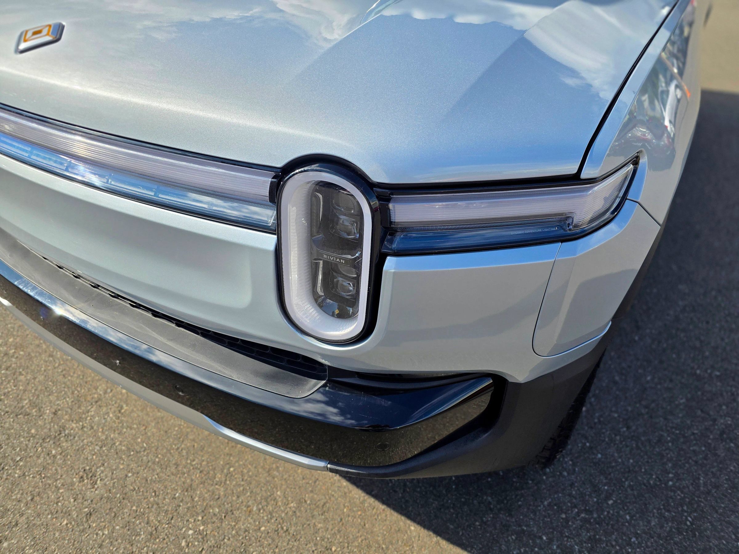 Used 2025 Rivian R1S Adventure Dual AWD/4WD image 4