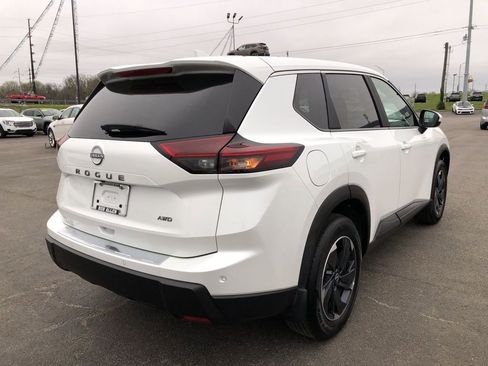 Used 2026 Nissan Rogue SV AWD/4WD image 5
