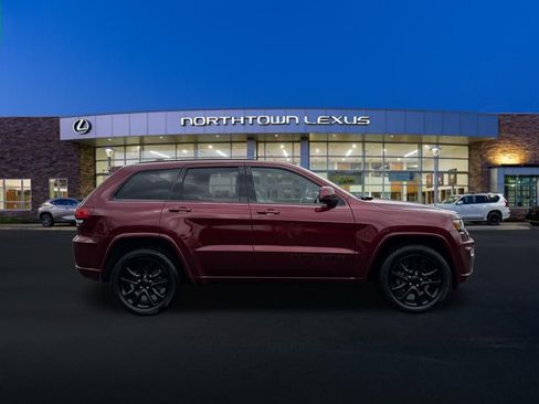 Used 2018 Jeep Grand Cherokee Altitude image 23