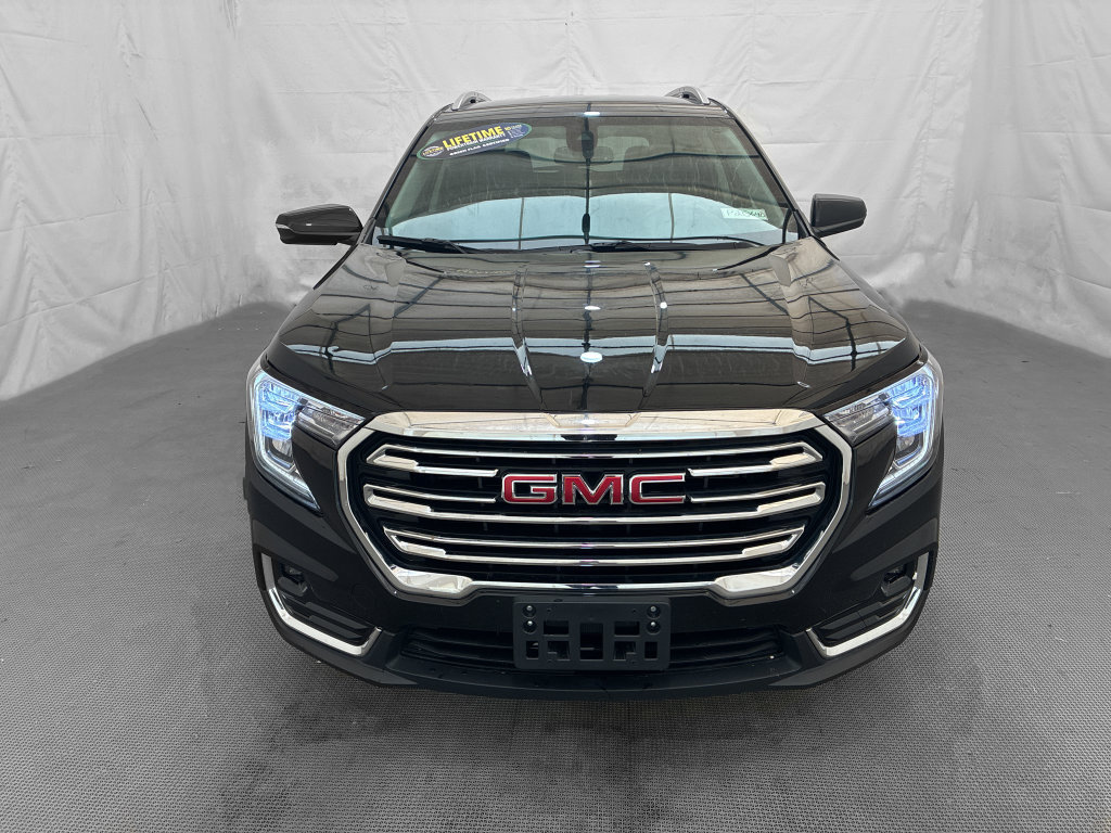 Used 2024 GMC Terrain SLT AWD/4WD image 2