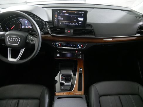 Used 2023 Audi Q5 2.0T Premium w/ Convenience Package image 10