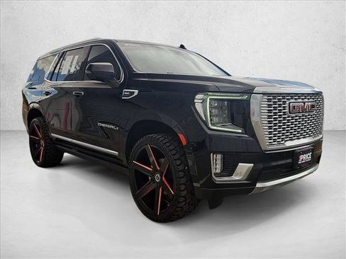 Used 2021 GMC Yukon Denali w/ Denali Ultimate Package AWD/4WD image 3