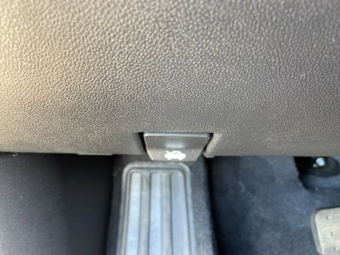 Used 2025 Buick Enclave Preferred w/ Power Package image 49