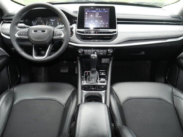 Used 2022 Jeep Compass Latitude AWD/4WD image 5