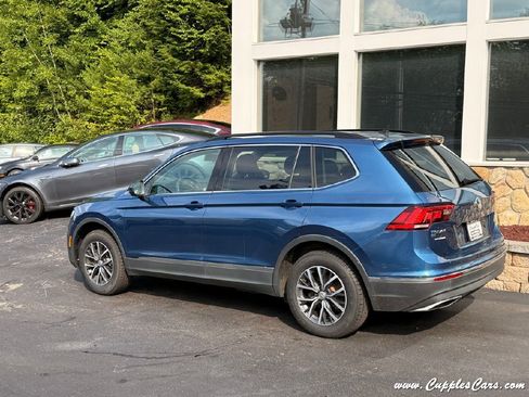Used 2020 Volkswagen Tiguan SE w/ Panoramic Sunroof Package image 3