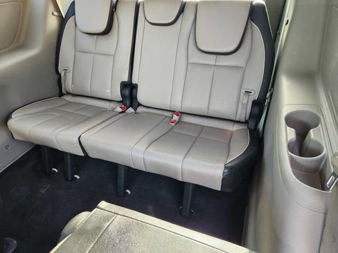 Used 2020 Kia Sedona EX FWD image 29