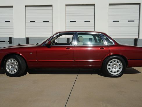 Used 1999 Jaguar XJ8 image 6