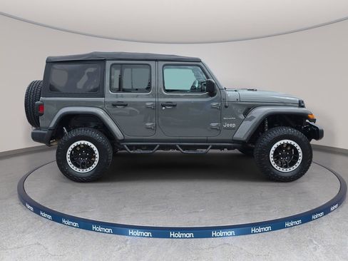 Used 2018 Jeep Wrangler Unlimited Sahara image 5