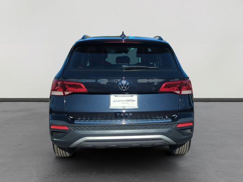 Certified 2022 Volkswagen Taos S image 4