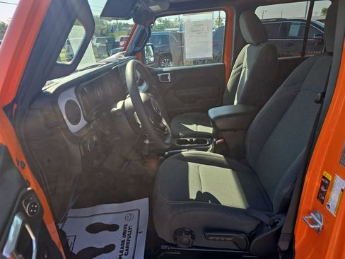 Used 2025 Jeep Wrangler Unlimited Sport AWD/4WD image 25