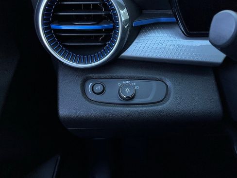 Used 2025 Chevrolet Trax LT image 20