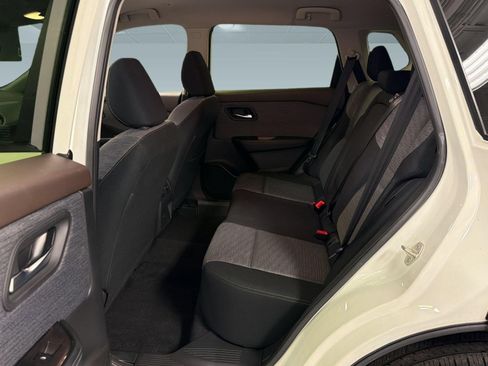 Used 2023 Nissan Rogue SV FWD image 14
