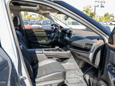 Used 2023 Nissan Rogue SL w/ SL Premium Package FWD image 22
