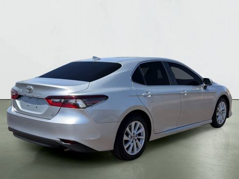 Used 2022 Toyota Camry LE w/ Carpet Mat Package (TMS) FWD image 4