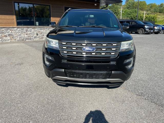 Used 2017 Ford Explorer XLT w/ Equipment Group 202A AWD/4WD image 12
