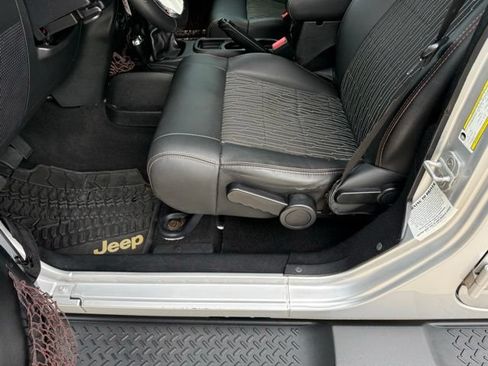 Used 2012 Jeep Wrangler Unlimited Sahara AWD/4WD image 19