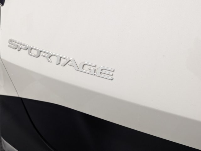 Used 2023 Kia Sportage LX FWD image 9