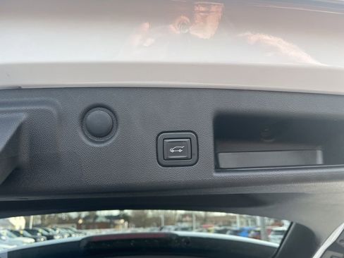 Certified 2020 Chevrolet Equinox LT w/ Sport Edition image 11