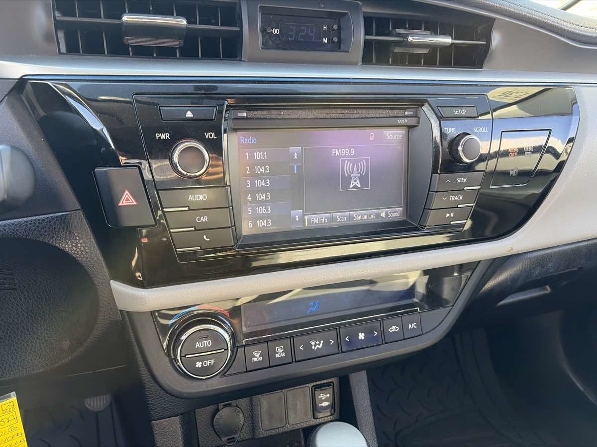 Used 2016 Toyota Corolla LE FWD image 8