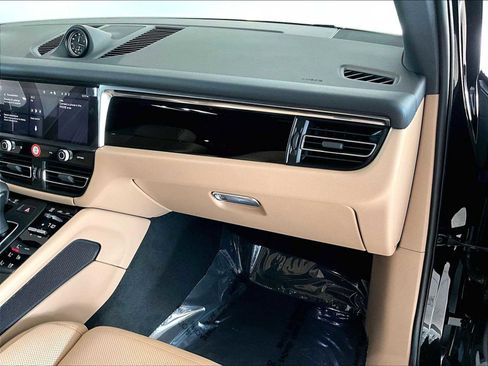 New 2026 Porsche Macan image 22